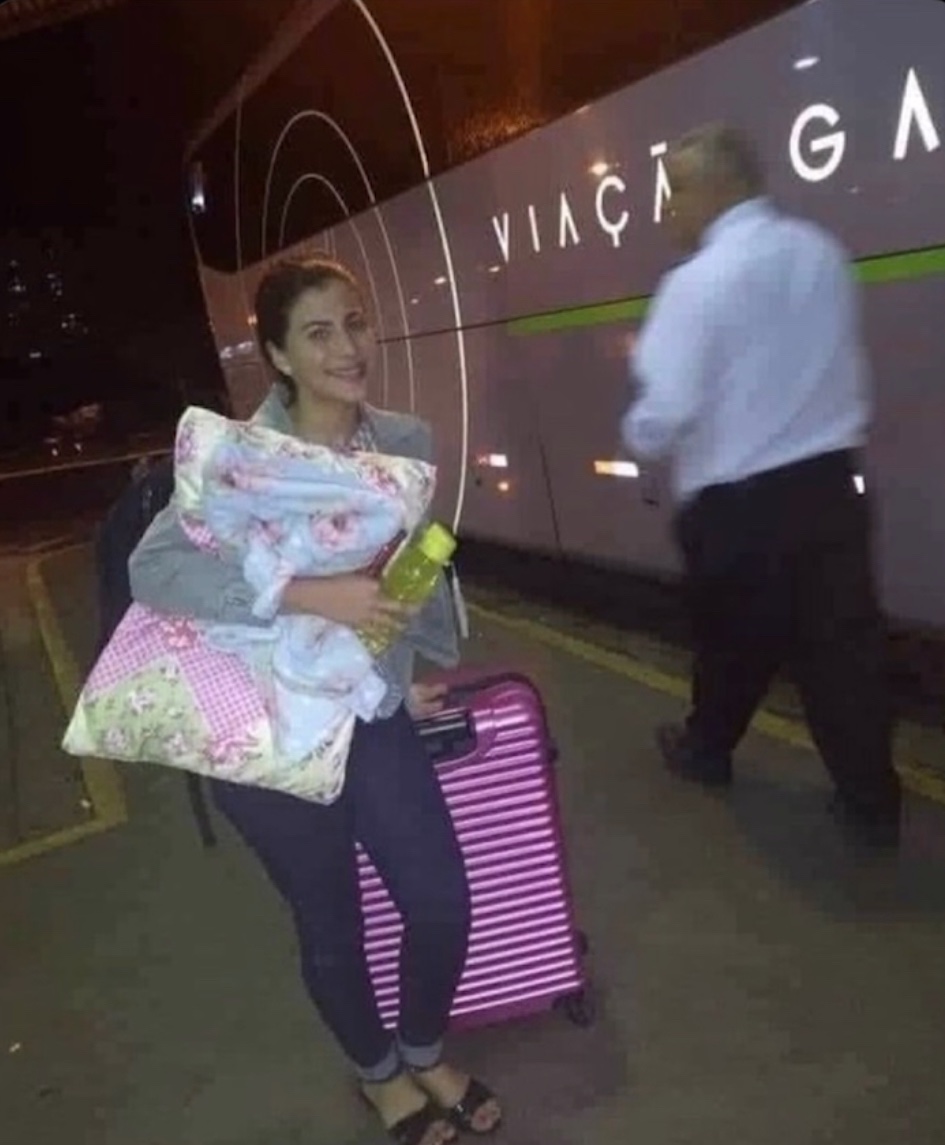 “eu amo minha cidade“

*primeira chance de ir embora*

eu: