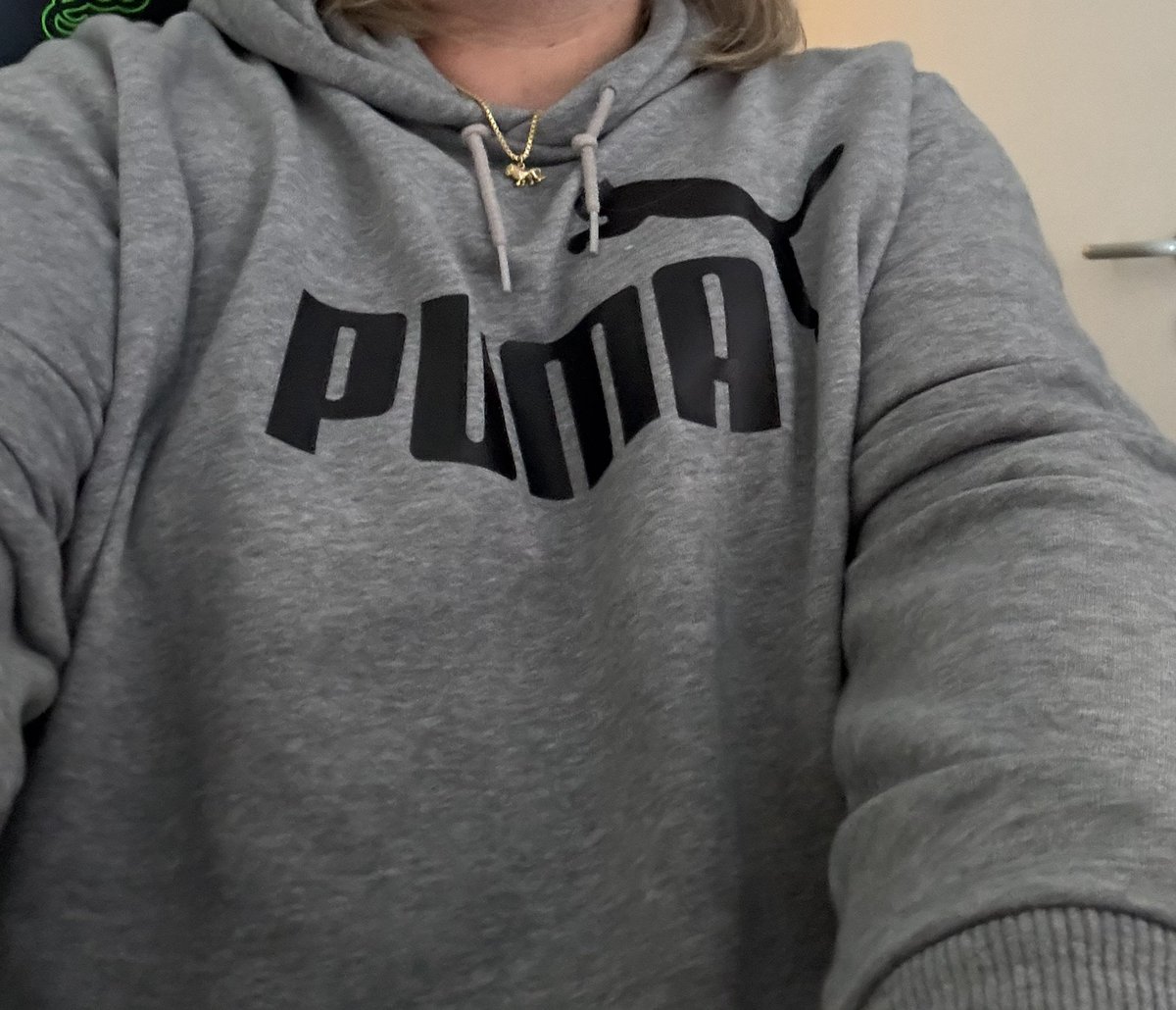 KingTaibu's tweet photo. Its finally grey hoodie time! https://t.co/oKWBZ2Zi3k