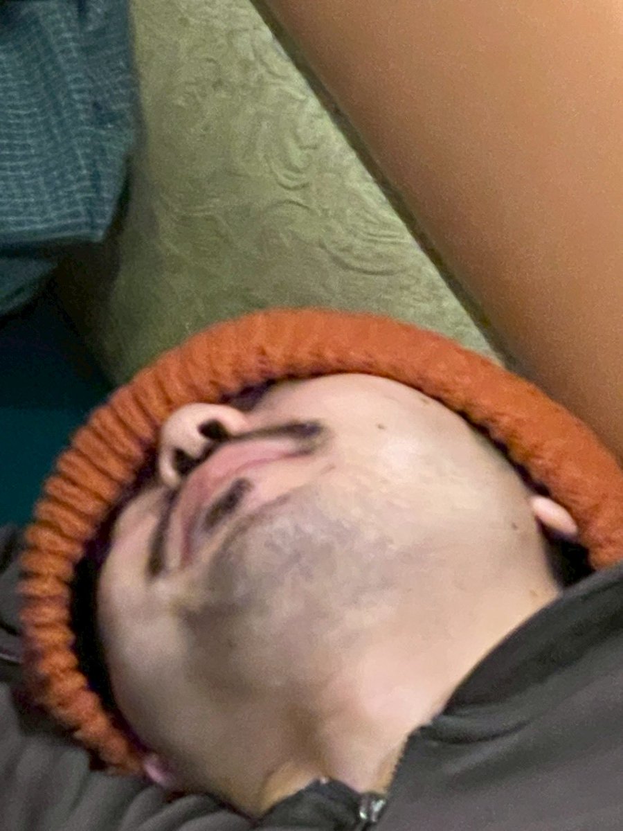 HelloRegend's tweet image. 【演者紹介⑮】

①ケガしにくさB
②ズコバコズコンガー、腰、園田成長中
③中央大学お笑いサークルCOP
④腰ンゴ

ご予約はこちらから！
⬇️
tiget.net/events/435932