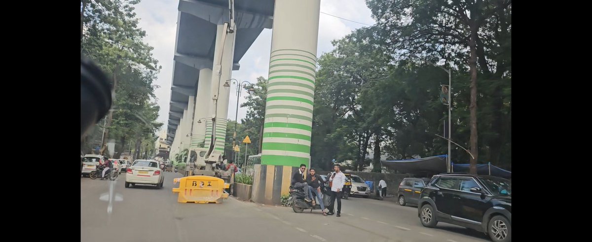 thugsofsystem's tweet image. This the new way of recovery goons, who are sitting in the mid of the road and checking every vehicles numbers is it legal?? ghatkopar r city mall opp bikaner .  @MumbaiPolice  @RoadsOfMumbai @CPMumbaiPolice @MTPHereToHelp @ParksitePS @AjitPawarSpeaks @ramkadam
