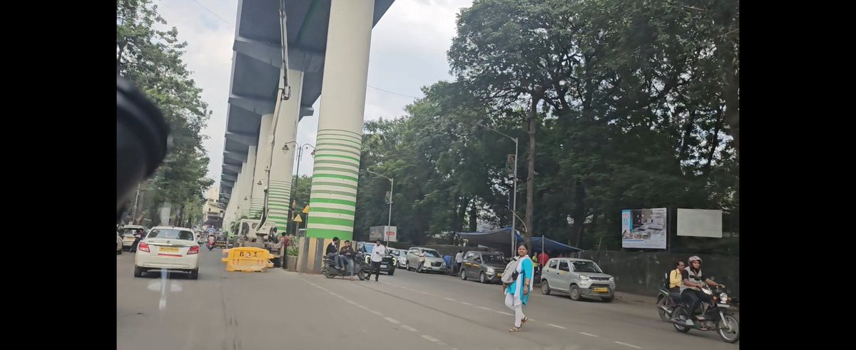 thugsofsystem's tweet image. This the new way of recovery goons, who are sitting in the mid of the road and checking every vehicles numbers is it legal?? ghatkopar r city mall opp bikaner .  @MumbaiPolice  @RoadsOfMumbai @CPMumbaiPolice @MTPHereToHelp @ParksitePS @AjitPawarSpeaks @ramkadam