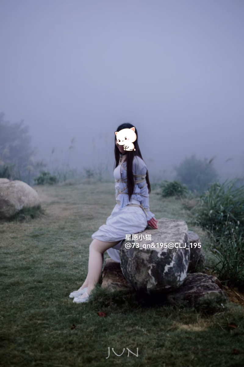 《野外抓捕2》
（摄影师不同，分开发）
🐍：小猫 <a href="/73_qn/">星愿小᳐猫᳐ ੭</a> 
📷：jun <a href="/Zhixi_Jun/">Jun</a> 
🌏：ck <a href="/CK11230970/">ckkkk</a> 
🪢：Me <a href="/CLJ_195/">绳 195</a> 
#捆绑 #绳缚 #约绳 #杭州 #绳艺 #美女 #紧缚