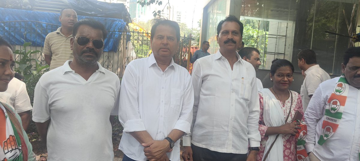 महायुती सरकारने मेट्रो -३  ॲक्वा  लाईनमधील छत्रपती शिवाजी महाराज टर्मिनस मेट्रो स्थानकाचे आता #कोटकछत्रपतीशिवाजी महाराज टर्मिनस असे नामकरण केले आहे. #सिद्धिविनायक मेट्रो स्थानकाचे आता आयसीआयसीआय लोम्बार्ड, महालक्ष्मीचे एचडीएफसी लाईफ तर आचार्य अत्रे चौकचे निप्पॉन एमएफ आचार्य