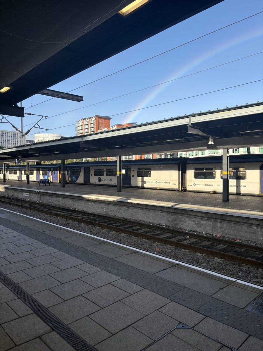 Dwell time before I take a service over my favourite line to KNA - perfect opportunity to snap this lovely shot of platform 0 at LDS. 

<a href="/northernassist/">NORTHERN 🚆</a>