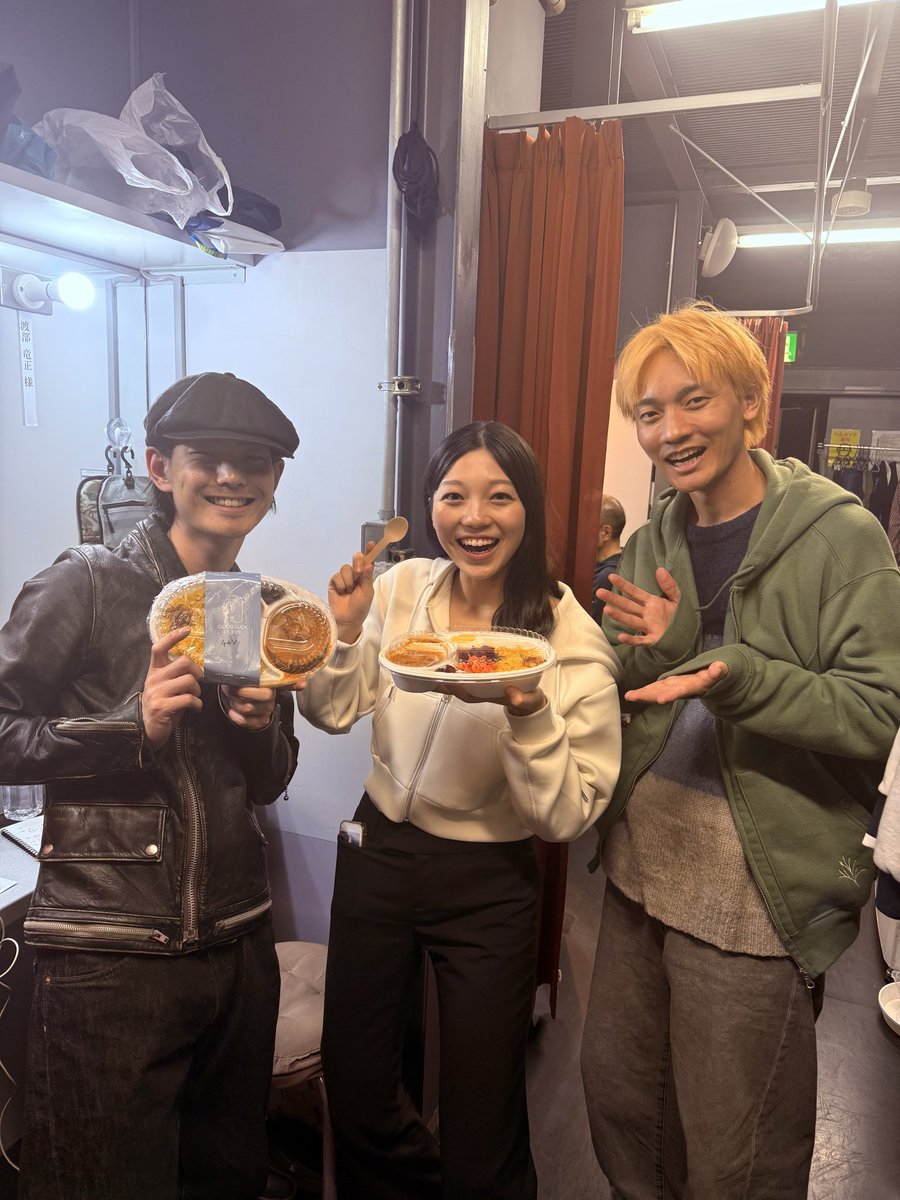 RISUPRODUCE's tweet photo. 【株式会社kakki 代表取締役 吉田一貴様】から #朝日小晴 さんへ〖差し入れ応援〗をいただきました。出演者、スタッフ一同、大変感激しております。お心遣いいただき、誠にありがとうございます。千穐楽を迎えるまで座組一丸となって駆け抜けて参ります。

#笑いの神様へ
#リスプロ https://t.co/iLxb274HI5