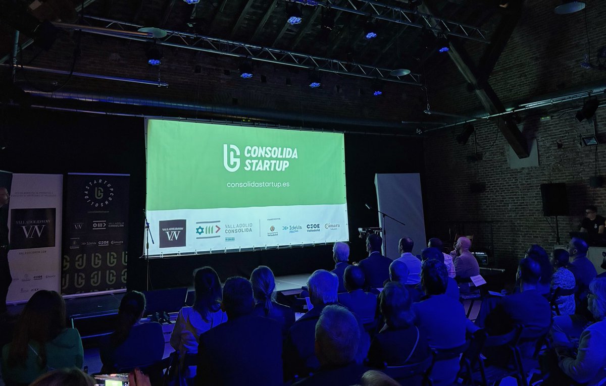 ➡️ Valladolid, epicentro del emprendimiento tecnológico con el Demo Day de #ConsolidaStartup.

👤El concejal, <a href="/fblancopaco/">Francisco Blanco</a>, inaugura una jornada que impulsa innovación, talento y conexión entre startups e inversores.

<a href="/ideva_agencia/">Ideva</a> <a href="/CEOEValladolid/">CEOE Valladolid</a> <a href="/cam_valladolid/">Cámara de Valladolid</a> #ValladolidNow