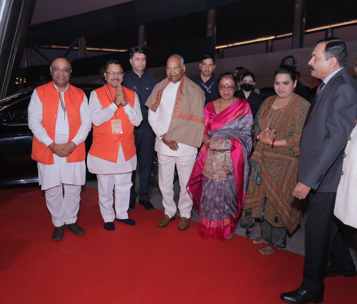 Former President Ram Nath Kovind and his family have collectively chanted the sacred Jain Namokar Mantra in a devotional video launched at “Mere Mahavir 2.0 – Mera Namokar” in New Delhi. A historic moment of faith, culture &amp; spiritual unity.

Read -  apartmenttimes.in/former-preside…