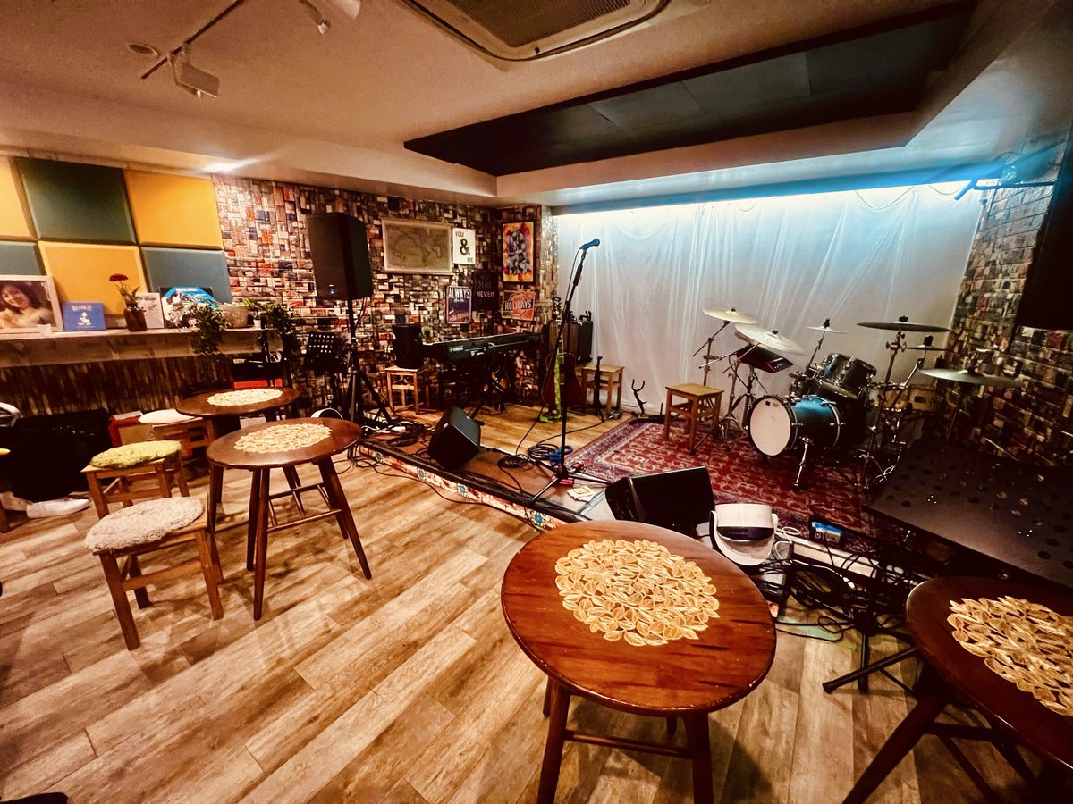 本日10/28(火)は、これから練馬FAMILY 6周年アニバーサリーにSax.宮坂くん🎷とDr.BOB🥁さんとトリオ🎹で出演いたします。
お時間ございましたら、ぜひ♪

開演18:40
2500円(D別)
私たちは19:50頃出演予定です🎵

nerima-family.com