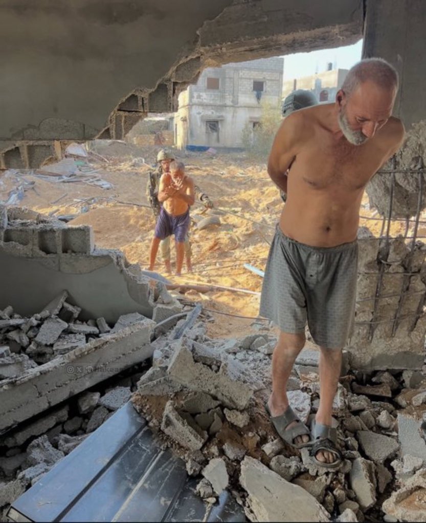 الحج نادى معروف، والحج علي معروف… شيخان من بيت لاهيا

اختطفتهم قوات الاحتلال من منزلهما واستخدمت جسديهما الطاهرين كدروع بشرية، تحتمي خلفهما من رصاص لا يُفرّق بين حق وباطل.

ثلاثة أيام مرّت، والأهل يبحثون عن أثر، عن خبر، عن صوت.. حتى وجدوهم. لكن لم يجدوهم أحياء.  
وجدوا الجسدين