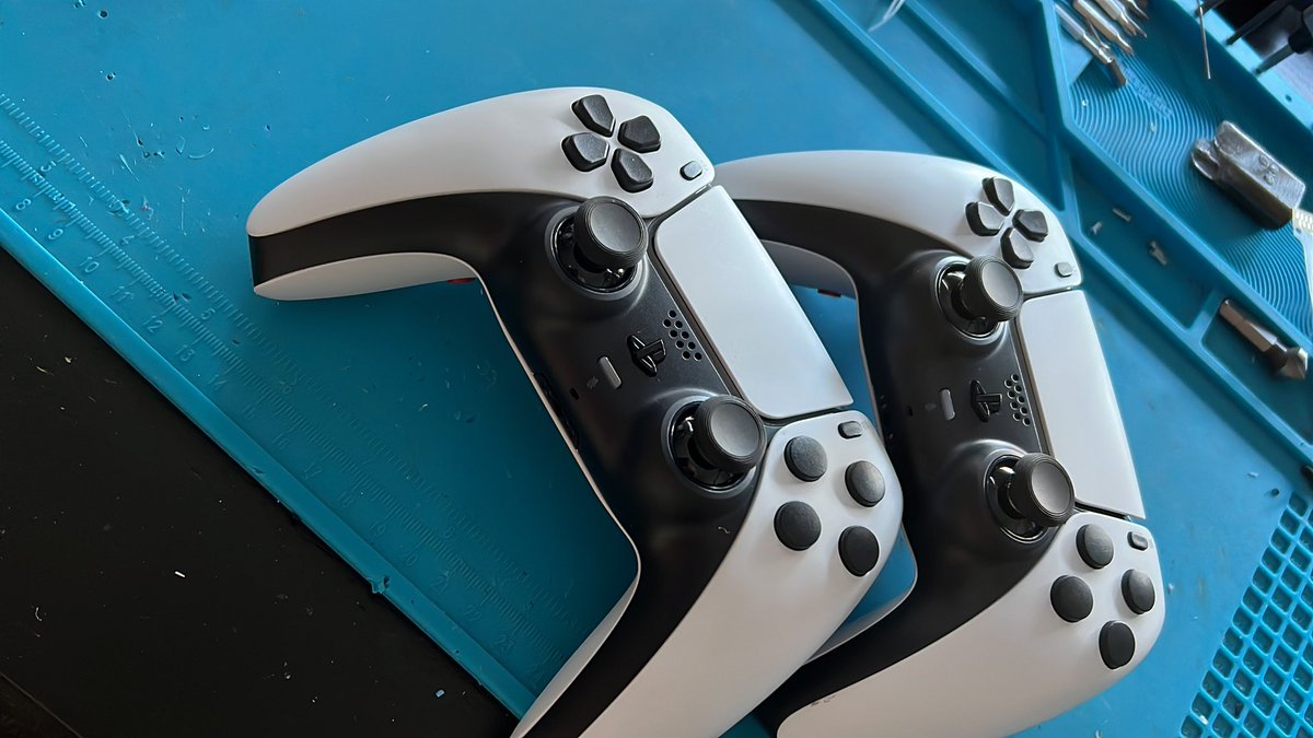 DarkControllers tweet media