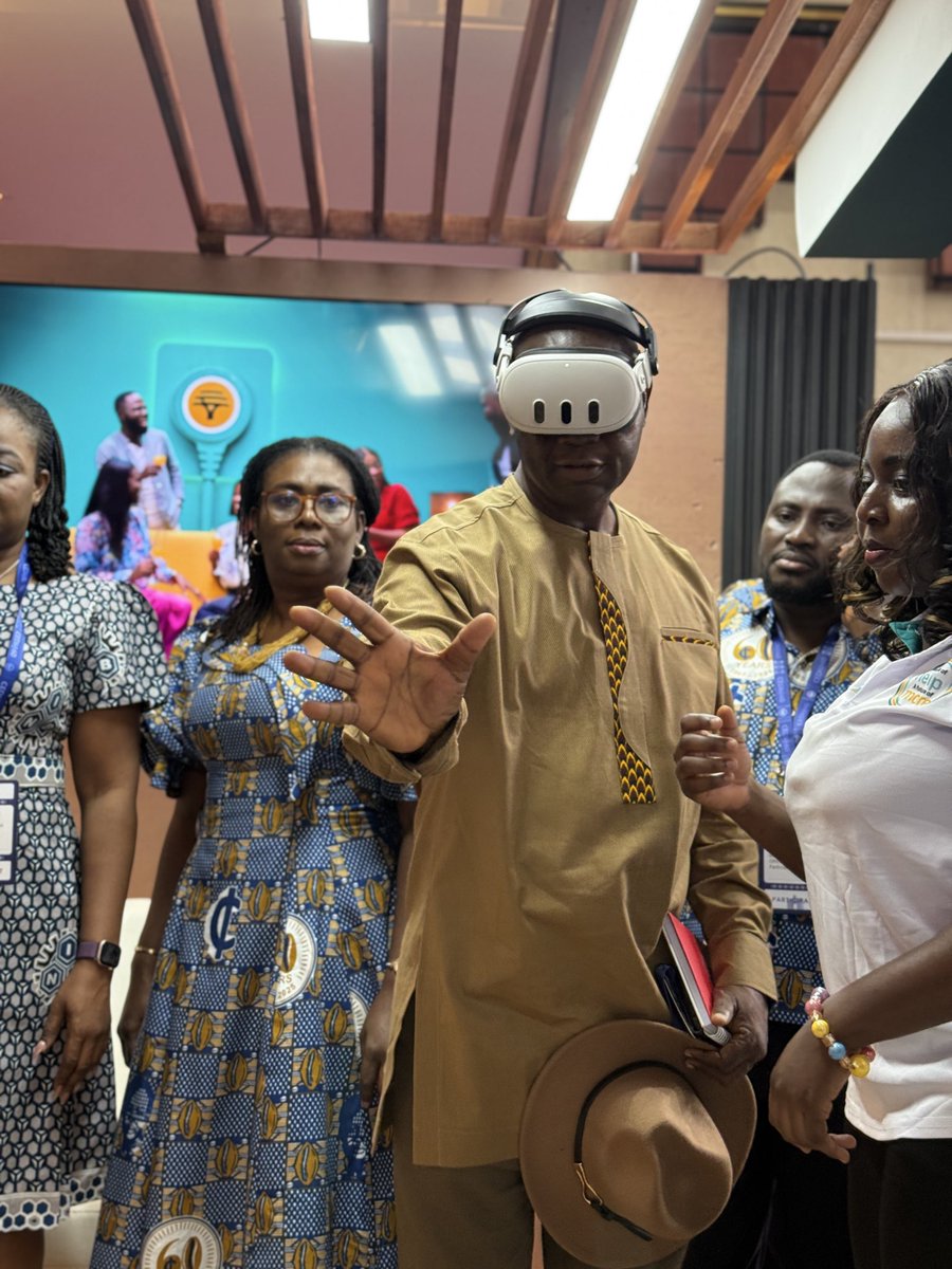 firstnatbankgh's tweet image. Touch, feel it.
From 1957 till date! 

#FNB #HowCanWeHelpYou #GhanaCediAt60