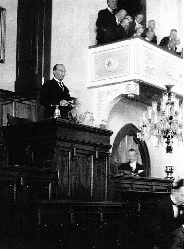 "Efendiler !
 Yarın Cumhuriyet'i İlan Edeceğiz"
28.10.1923