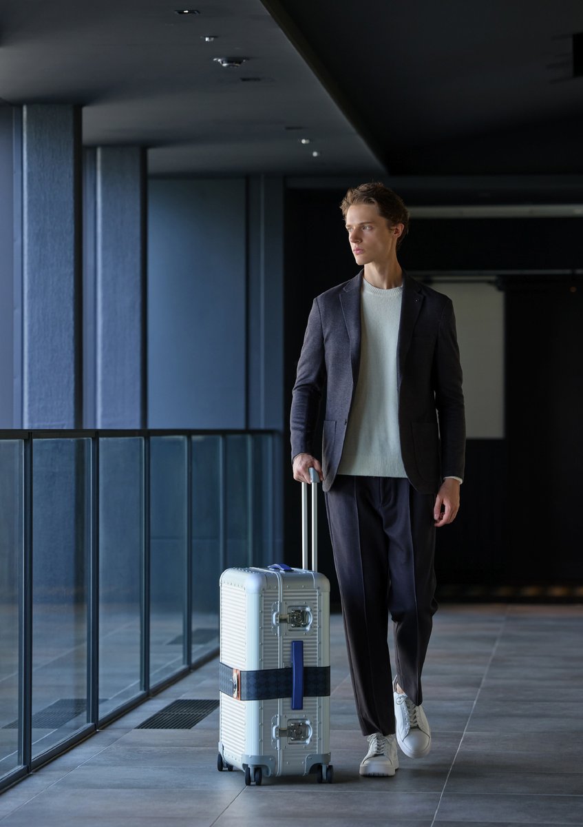 AOUREOFFICIAL's tweet image. 【#THEFIRSTCLASS】
伝統と格式にモダンさを香らせる古都有数の拠点とAOURE最上級ラインに感じる大人に必要な洗練
詳細▶x.gd/DcIqF
#AOURE #アウール #セットアップ #ジャケット