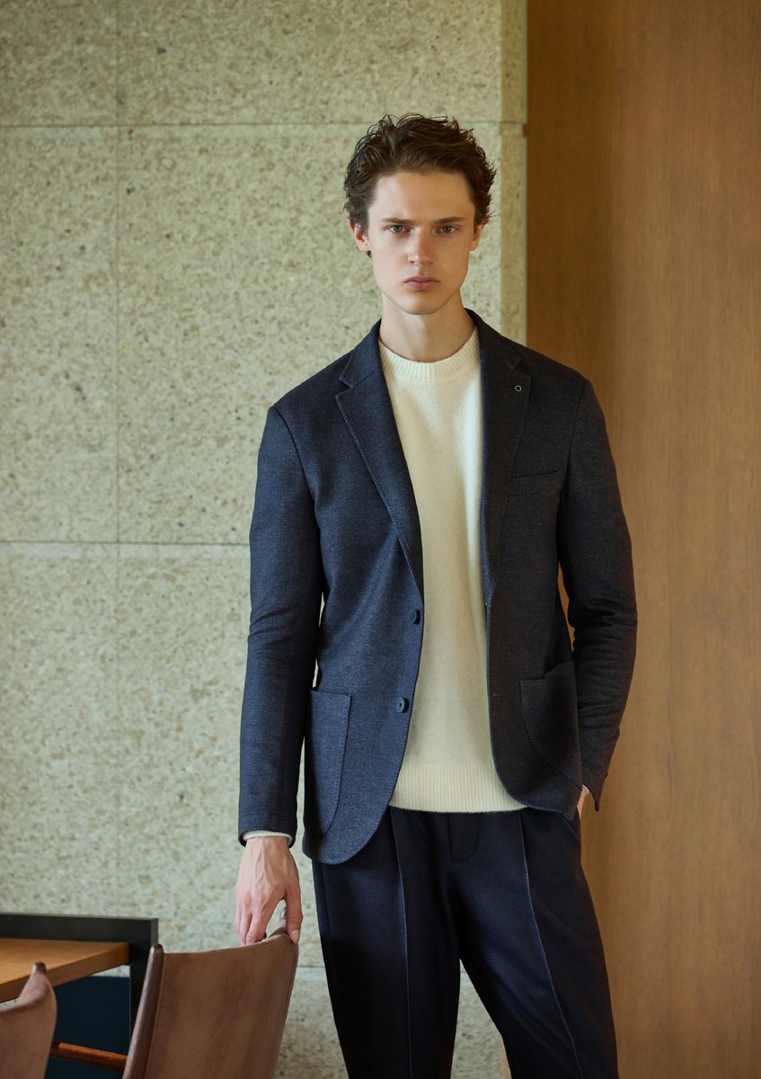 AOUREOFFICIAL's tweet image. 【#THEFIRSTCLASS】
伝統と格式にモダンさを香らせる古都有数の拠点とAOURE最上級ラインに感じる大人に必要な洗練
詳細▶x.gd/DcIqF
#AOURE #アウール #セットアップ #ジャケット