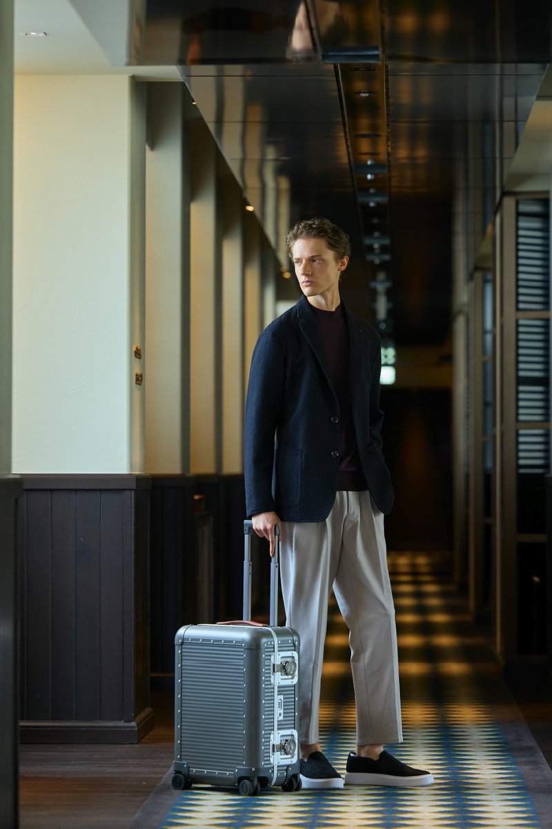 AOUREOFFICIAL's tweet image. 【#THEFIRSTCLASS】
伝統と格式にモダンさを香らせる古都有数の拠点とAOURE最上級ラインに感じる大人に必要な洗練
詳細▶x.gd/DcIqF
#AOURE #アウール #セットアップ #ジャケット