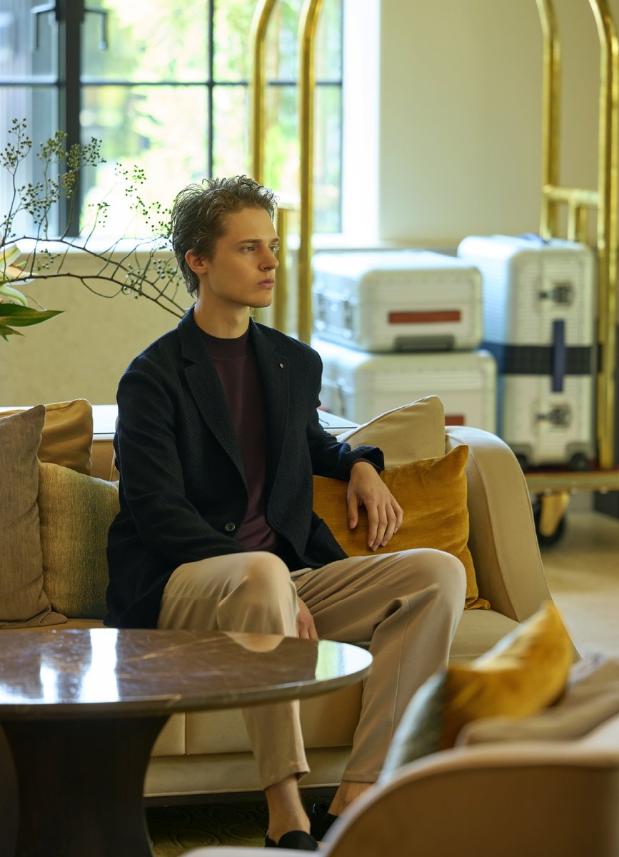 AOUREOFFICIAL's tweet image. 【#THEFIRSTCLASS】
伝統と格式にモダンさを香らせる古都有数の拠点とAOURE最上級ラインに感じる大人に必要な洗練
詳細▶x.gd/DcIqF
#AOURE #アウール #セットアップ #ジャケット