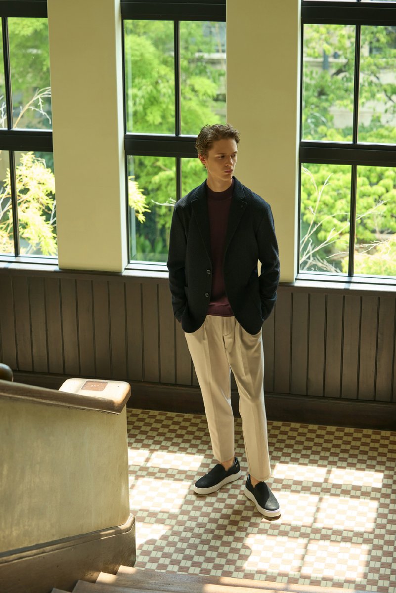 AOUREOFFICIAL's tweet image. 【#THEFIRSTCLASS】
伝統と格式にモダンさを香らせる古都有数の拠点とAOURE最上級ラインに感じる大人に必要な洗練
詳細▶x.gd/DcIqF
#AOURE #アウール #セットアップ #ジャケット