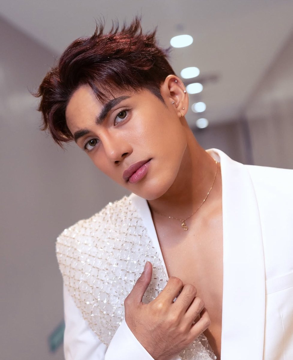 Tasha24__'s tweet image. Looks so good in white 🤍