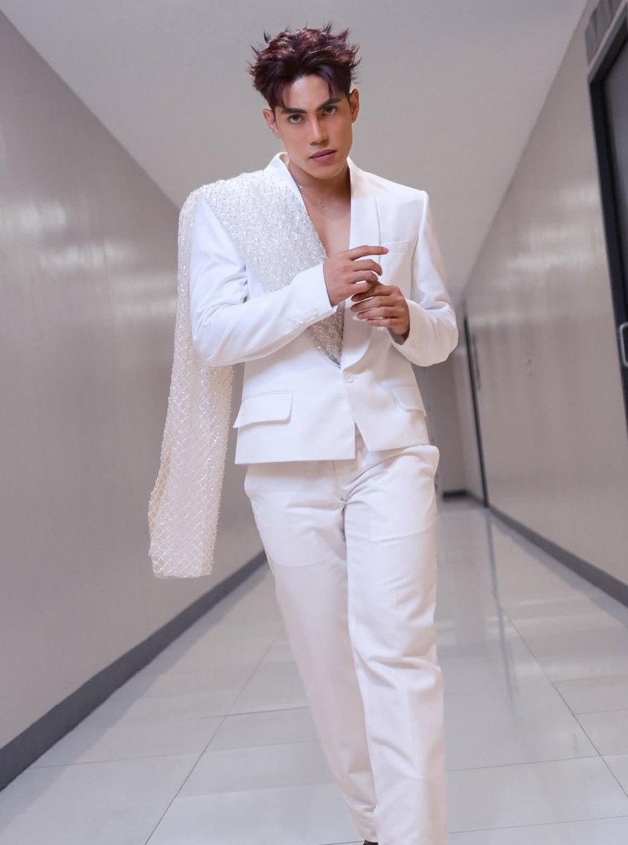 Tasha24__'s tweet image. Looks so good in white 🤍