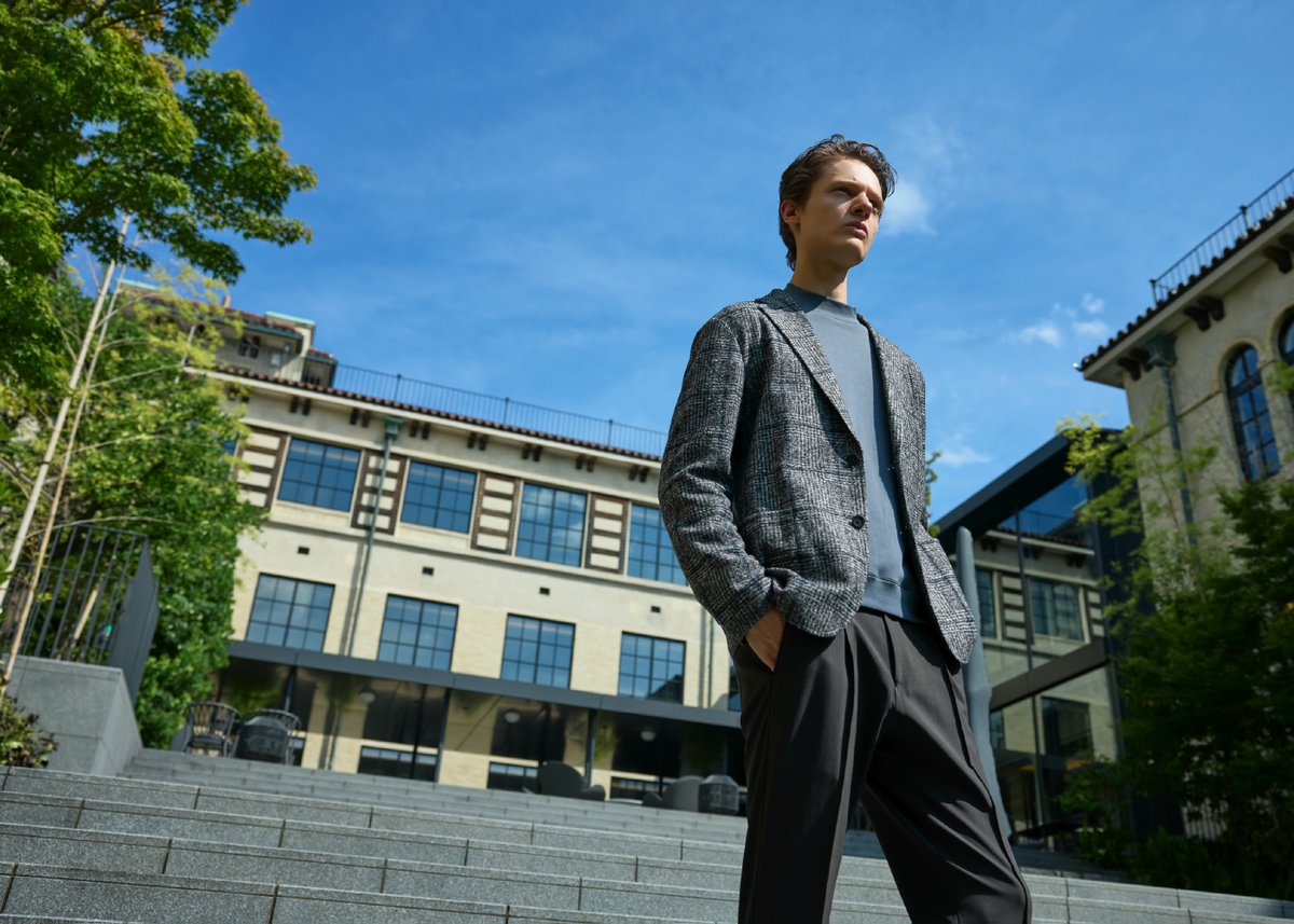 AOUREOFFICIAL's tweet image. 【#THEFIRSTCLASS】
伝統と格式にモダンさを香らせる古都有数の拠点とAOURE最上級ラインに感じる大人に必要な洗練
詳細▶x.gd/DcIqF
#AOURE #アウール #セットアップ #ジャケット