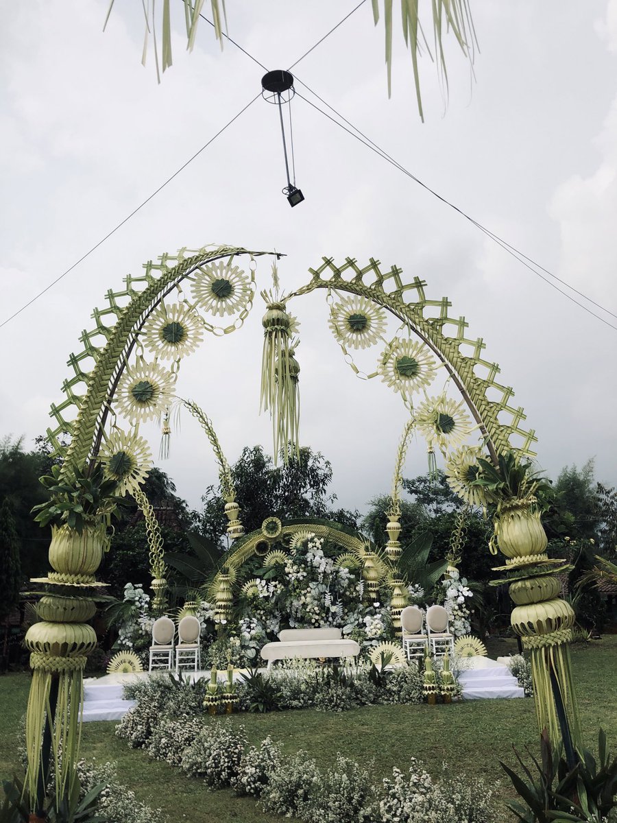 wolfyouuu's tweet image. oh, i love this job