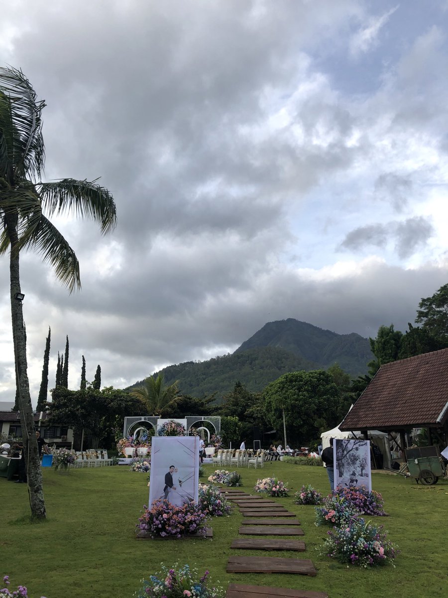 wolfyouuu's tweet image. oh, i love this job