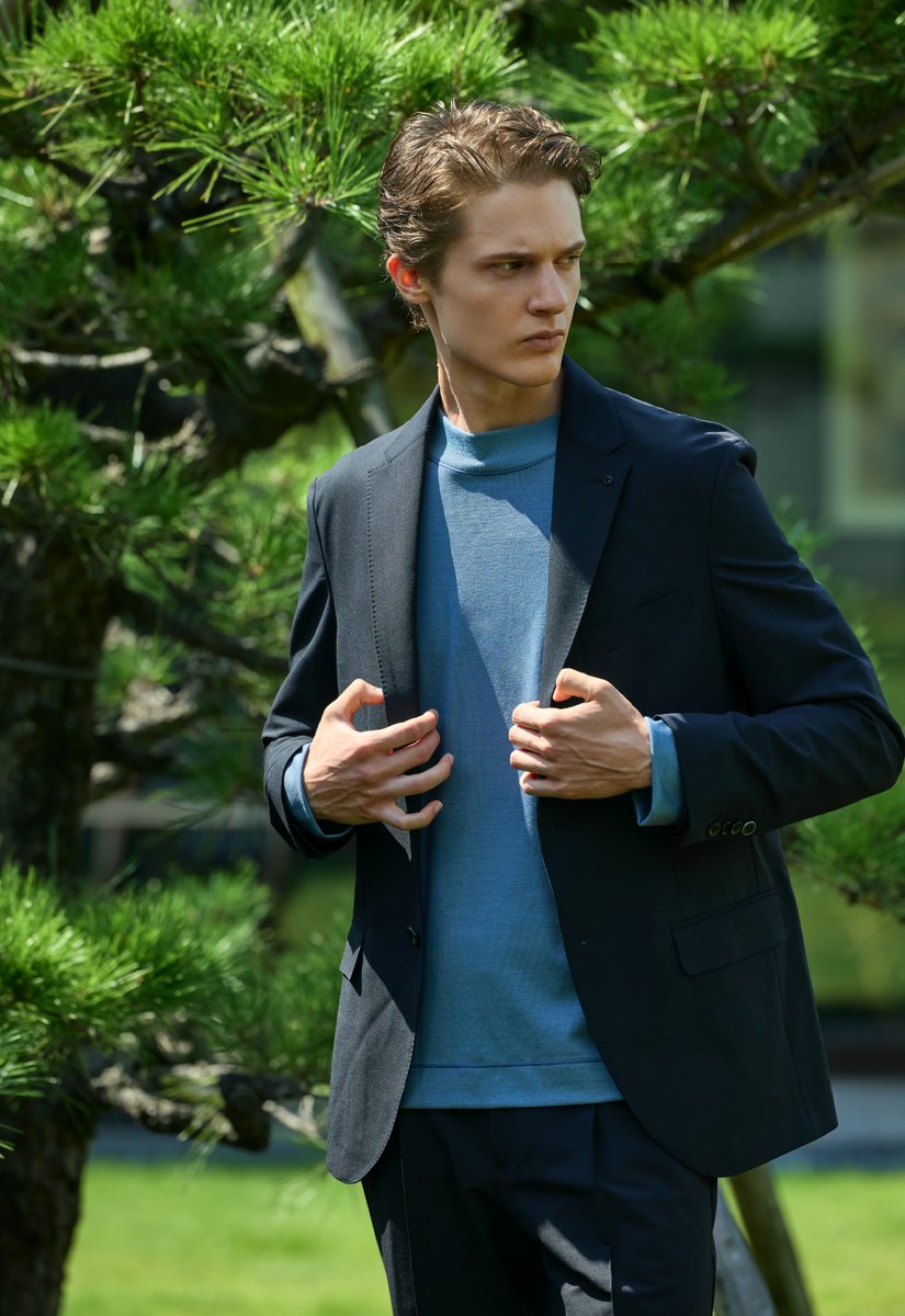 AOUREOFFICIAL's tweet image. 【#THEFIRSTCLASS】
伝統と格式にモダンさを香らせる古都有数の拠点とAOURE最上級ラインに感じる大人に必要な洗練
詳細▶x.gd/DcIqF
#AOURE #アウール #セットアップ #ジャケット