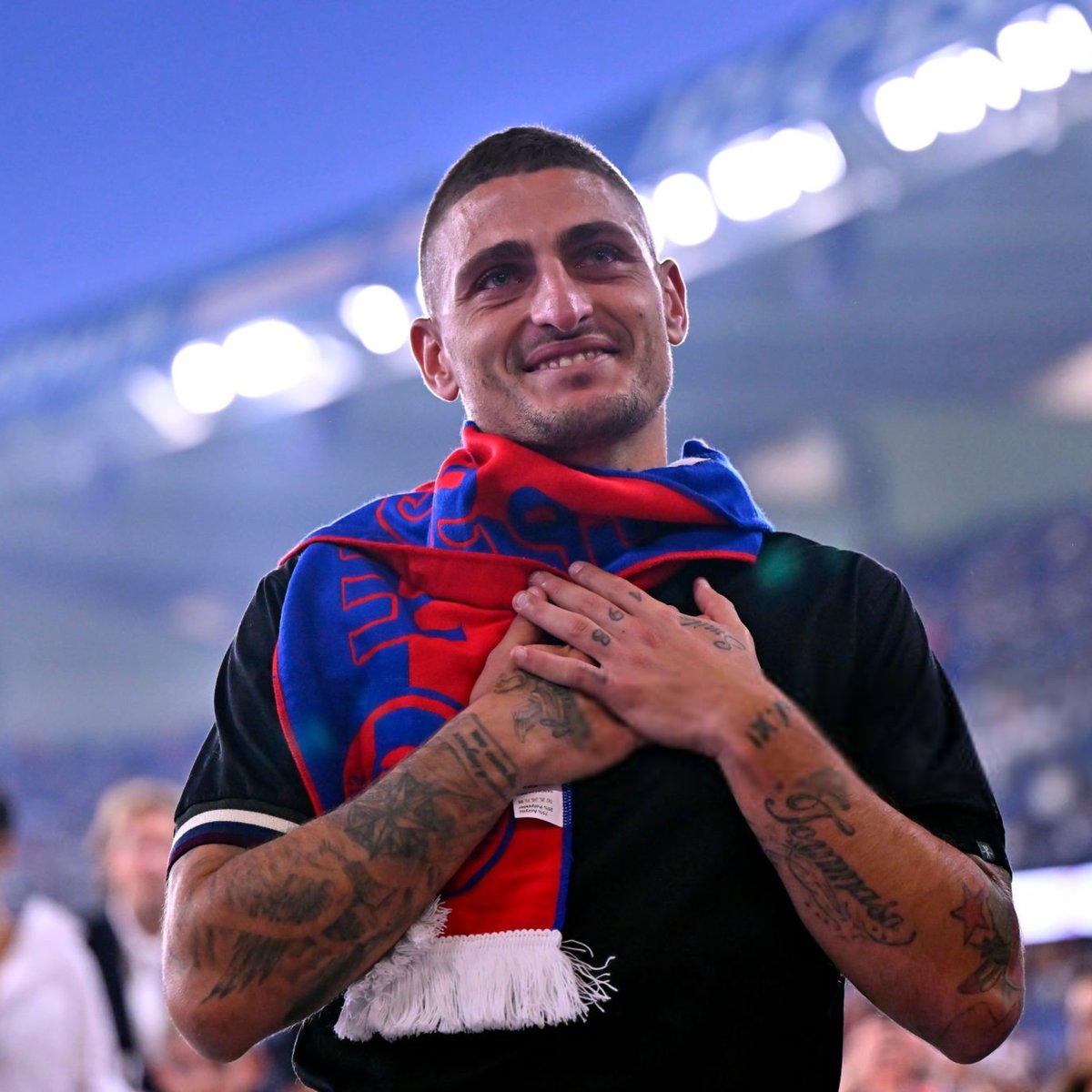 🔴 « 𝗖'𝗘𝗦𝗧 𝗨𝗡 𝗠𝗜𝗟𝗜𝗘𝗨 𝟭𝟬𝟬% 𝗖𝗢𝗠𝗣𝗟𝗘𝗧, 𝗜𝗟 𝗔𝗩𝗔𝗜𝗧 𝗧𝗢𝗨𝗧 : 𝗟𝗔 𝗗𝗘́𝗙𝗘𝗡𝗦𝗘, 𝗟'𝗔𝗧𝗧𝗔𝗤𝗨𝗘, 𝗟𝗔 𝗩𝗜𝗦𝗜𝗢𝗡, 𝗟𝗔 𝗧𝗘𝗖𝗛𝗡𝗜𝗤𝗨𝗘... » 😮‍💨

Vitinha a aimé côtoyer Marco Verratti au PSG. 🤩

« 𝗖'𝗲́𝘁𝗮𝗶𝘁 𝘂𝗻 𝗽𝗹𝗮𝗶𝘀𝗶𝗿 𝗲𝘁 𝘂𝗻