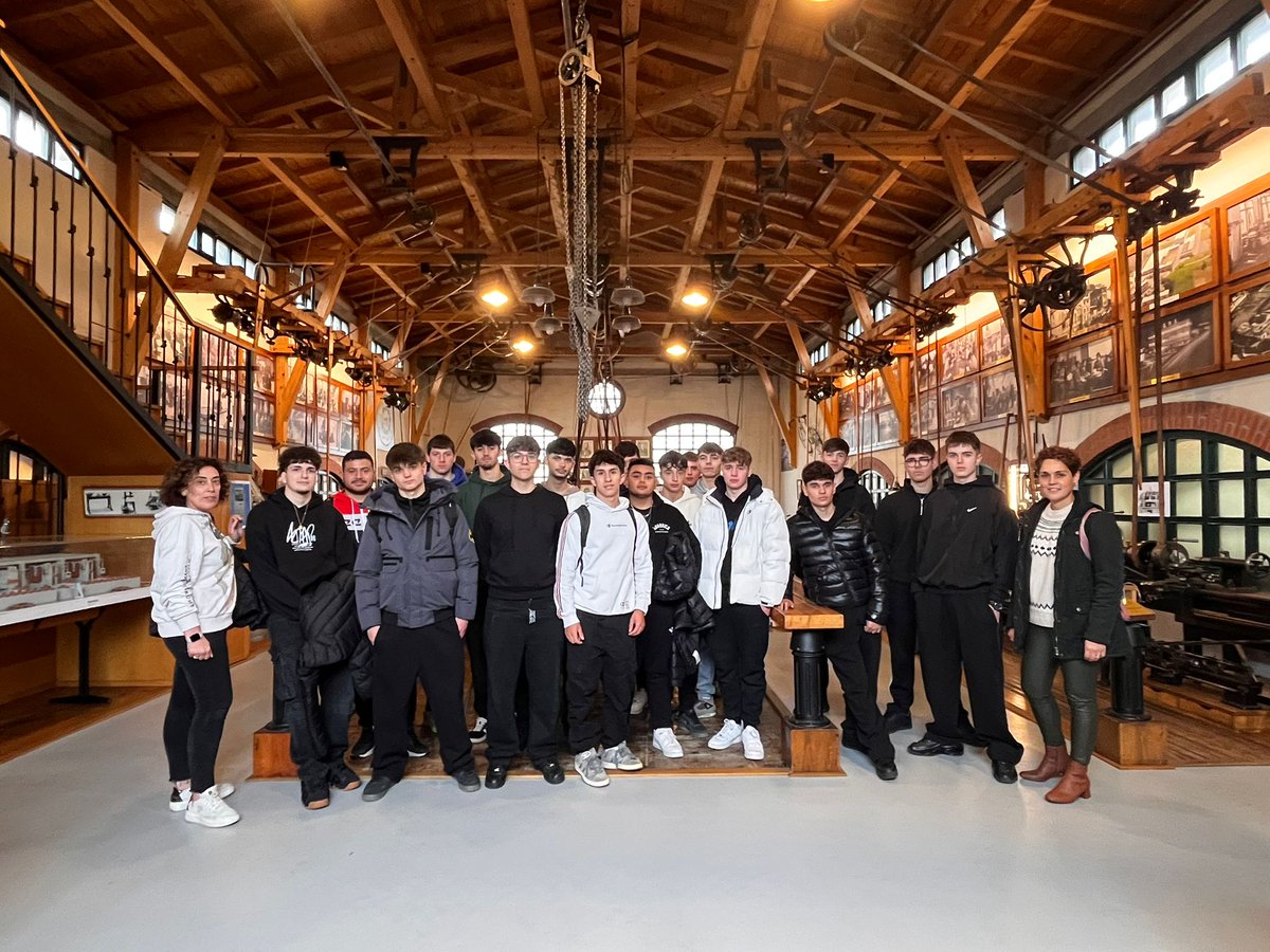 itm_miranda's tweet photo. 🛠️ ¡Manos a la obra y mente en el futuro!
Alumnado de Mecanizado y Programación de la Producción del ITM visitó el Museo de Máquina Herramienta y el IMH de Elgoibar 🔧
Gracias por inspirar a nuestras futuras generaciones 👏
#Mecanizado #IMH #FP #25añoscontigo #ITM https://t.co/BaHhCf7Jhi