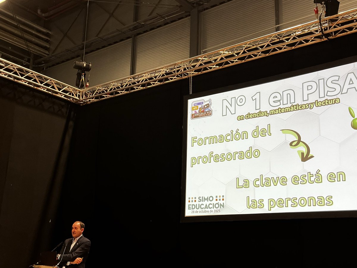 Ponencia de <a href="/fjmagdafuente/">Javier Magdaleno</a> “Digitalizamos la escuela 4.0: experiencias de éxito” en SIMO educación.
#FormacionCyL 
<a href="/educacyl/">Educación JCyL</a>