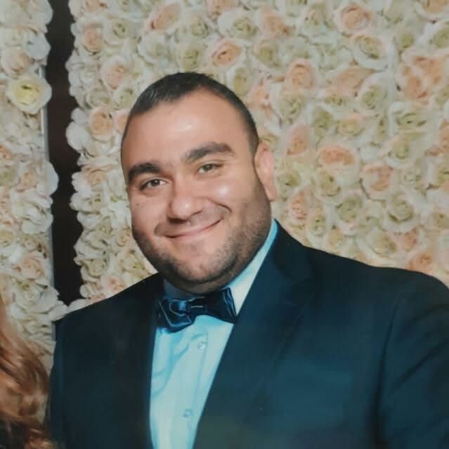 شخصية متواضعة، قريبة من الناس، و بتعرف كيف تشتغل مبروك محمد يمّوت. 
#يموت_منسق_بيروت