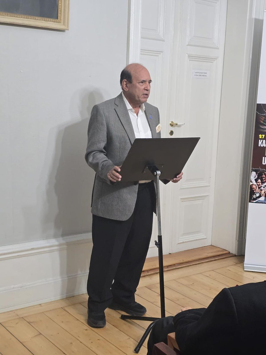 <a href="/PakinSweden/">Pakistan Embassy Sweden</a> observed #KashmirBlackDay with active participation of the🇵🇰&amp;Kashmiri diaspora.  Representatives of <a href="/Kashmir_Council/">Kashmir Council Sweden</a> spoke at the event. Amb <a href="/BilalHayee/">Bilal Hayee</a> reitrated🇵🇰’s continued support for Kashmiris &amp; urged UN action in the resolution of this long standing dispute.