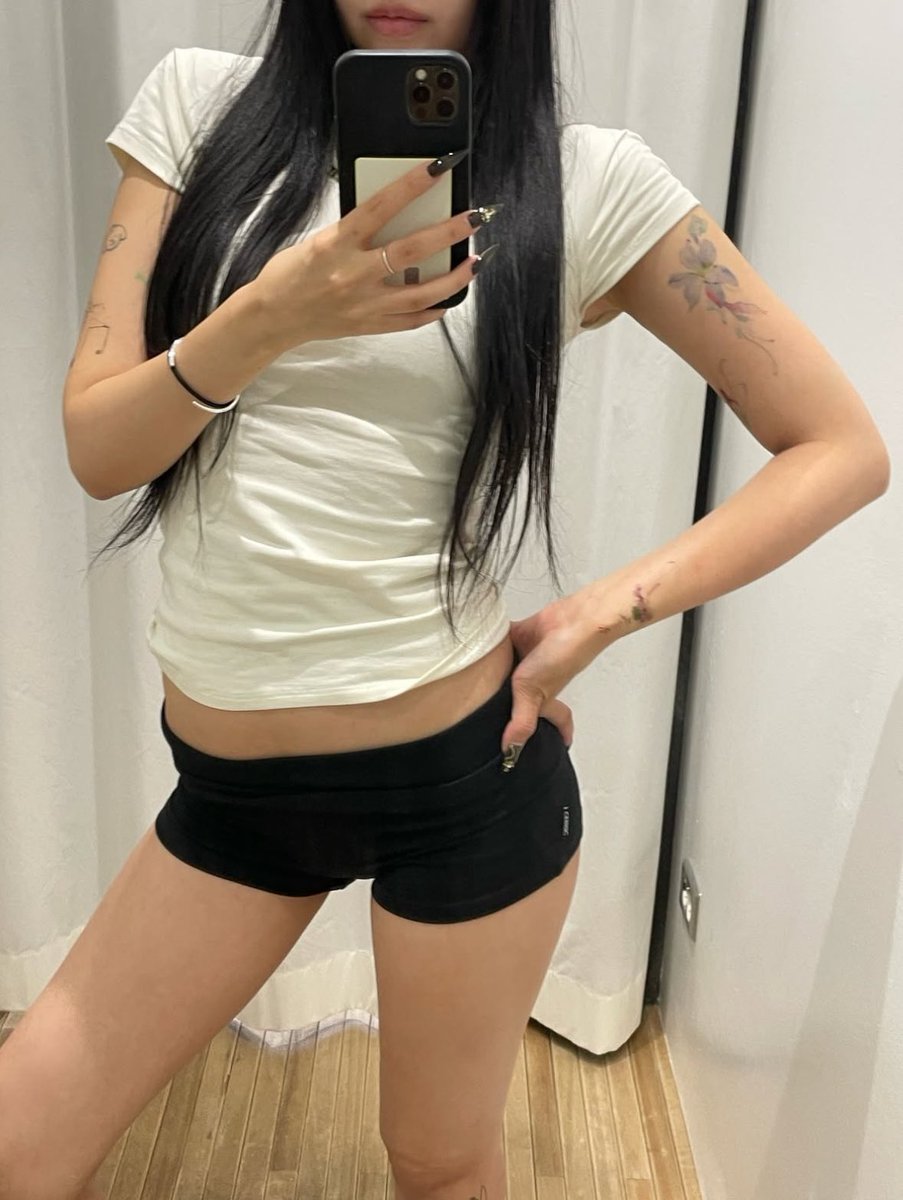 imlazystudios's tweet image. 타투아티스트 트루버드님의 타투를 그대로 담은 타투스티커를 소개합니다 ! 무난한 룩에 큰 포인트가 되어주는 꽃 타투를 아래 링크를 통해 확인해보세요 🦋

✧ TRUEBIRD 02

🔗lazystudios.co.kr/ALL/?idx=3400

#타투스티커 #tattoosticker #temporarytattoo