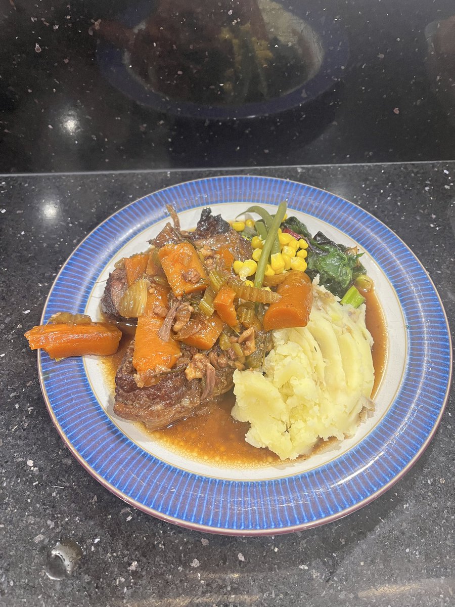 lee_wilkinson2's tweet image. 💥 With colder nights and weekends around the house, this slow cooked beef short rib recipe is perfect. Enjoy! 🥩 
 
🌟💫 Recipe and ingredients here: vm.tiktok.com/ZNdctsgyY/
 
#WilkoCooks #Homemade #BeefShortRib #YesToMeat #FYP