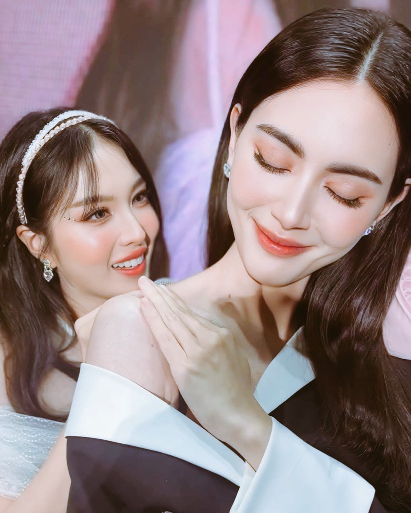 Bil_2094's tweet photo. @DavikaH With your girlfriend @fernynop, please🙏🙏🙏. I'm so miss #MaiFerny 
#ใหม่เฟิร์น https://t.co/RE1v1qEM5w