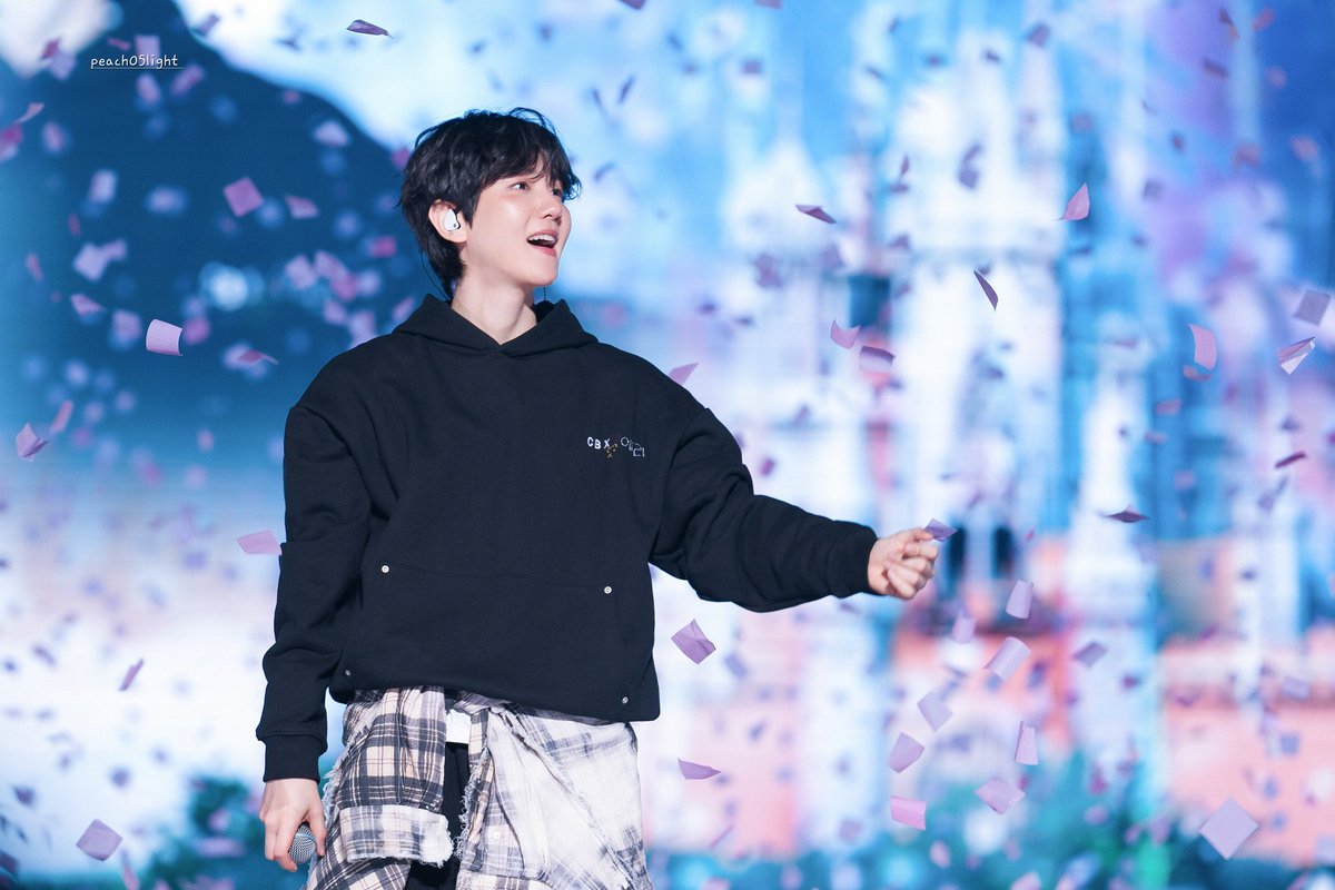 luvB56's tweet image. 아 예뽀 백현이 예뻐🥰