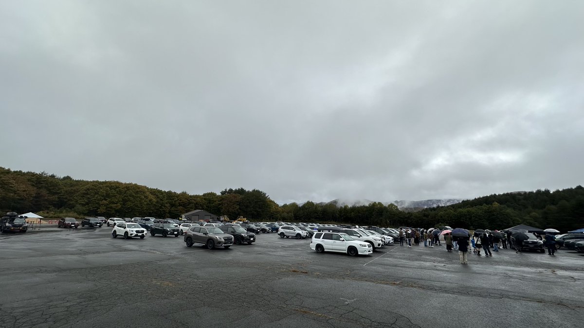 lemon_forester's tweet image. オフ会初めてという方がこの車とコラボしたいんですが〜というお声がけを数名からいただいて、オーナーさんの元に案内したら感謝されて嬉しかった…🥺
スタッフとしての役不足感が拭えないですが、人と人との関わりを広められる活動に携われて気持ち良いし、コレこそがオフ会の醍醐味だと思ってる☺️