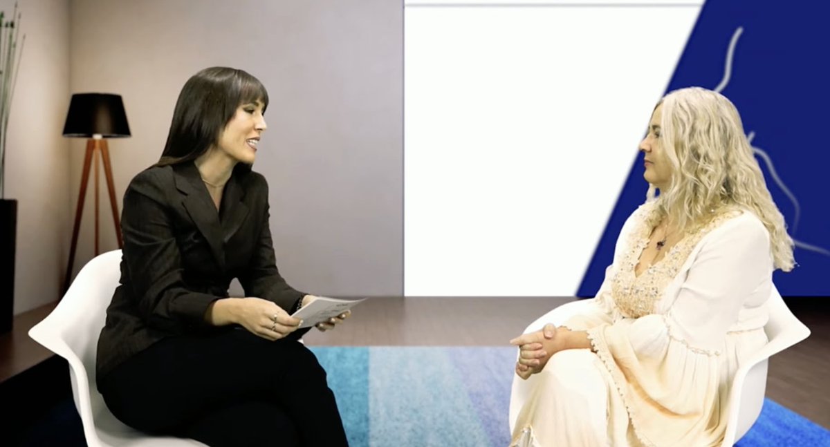 #CongresoHarmoniaLaSalle Isabel Giménez, jueza de familia, entrevistada por <a href="/sandra_izqsanz/">Sandra Izquierdo</a>, nos cuenta cómo acercarse a los niños y niñas, cuando les toca vivir situaciones que no entienden, con una voz amable que viene de su mano en forma de carta, lo puede cambiar todo.