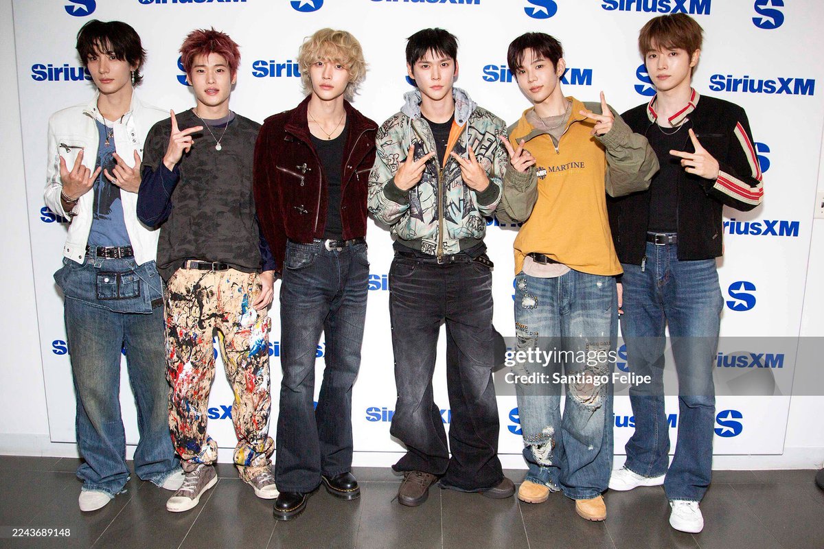 don_xjaef's tweet image. wonbin teleported out of rock band in 1973 and ended up with a group of cool teens in 2003