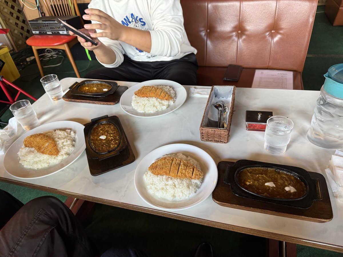 YUTA_86zn6's tweet photo. 突発ツーリング🏍

カレー食べに貞光のインドラさんへ！
カレーめちゃくちゃ美味かった🍛

前回のツーリングは盛大に事故って肩やってしまったけど、今回は無事に走り終えました😂

寒いし150kmの道程はなかなか疲れた🙄
でも楽しぃぃぃ‼️ https://t.co/3ZkMb06iZZ