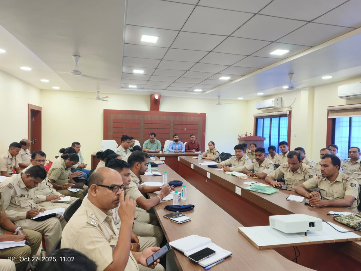 BargarhDfo's tweet photo. A Division-level training on All India Tiger Estimation (AITE)–2026 was held on 27.10.25 at Bargarh Forest Division. The session covered the use of the MSTrIPES app for sign survey, camera trap deployment, data collection, and reporting, followed by a field demonstration. https://t.co/R47HxMai2s