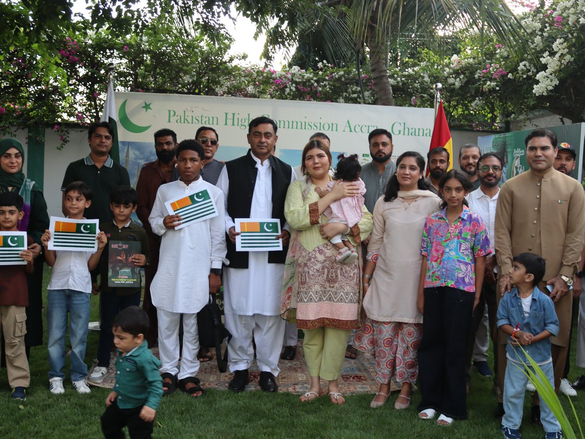 PakinGhana's tweet photo. The Pakistan High Commission in Accra observed #KashmirBlackDay to mark the illegal occupation of Jammu &amp; Kashmir on 27 Oct 1947. HC Najeeb Durrani reaffirmed 🇵🇰’s support for Kashmiris’ right to self-determination.
#IIOJK #PakistanStandsWithKashmir #HumanRights https://t.co/q8UDU6WCxi