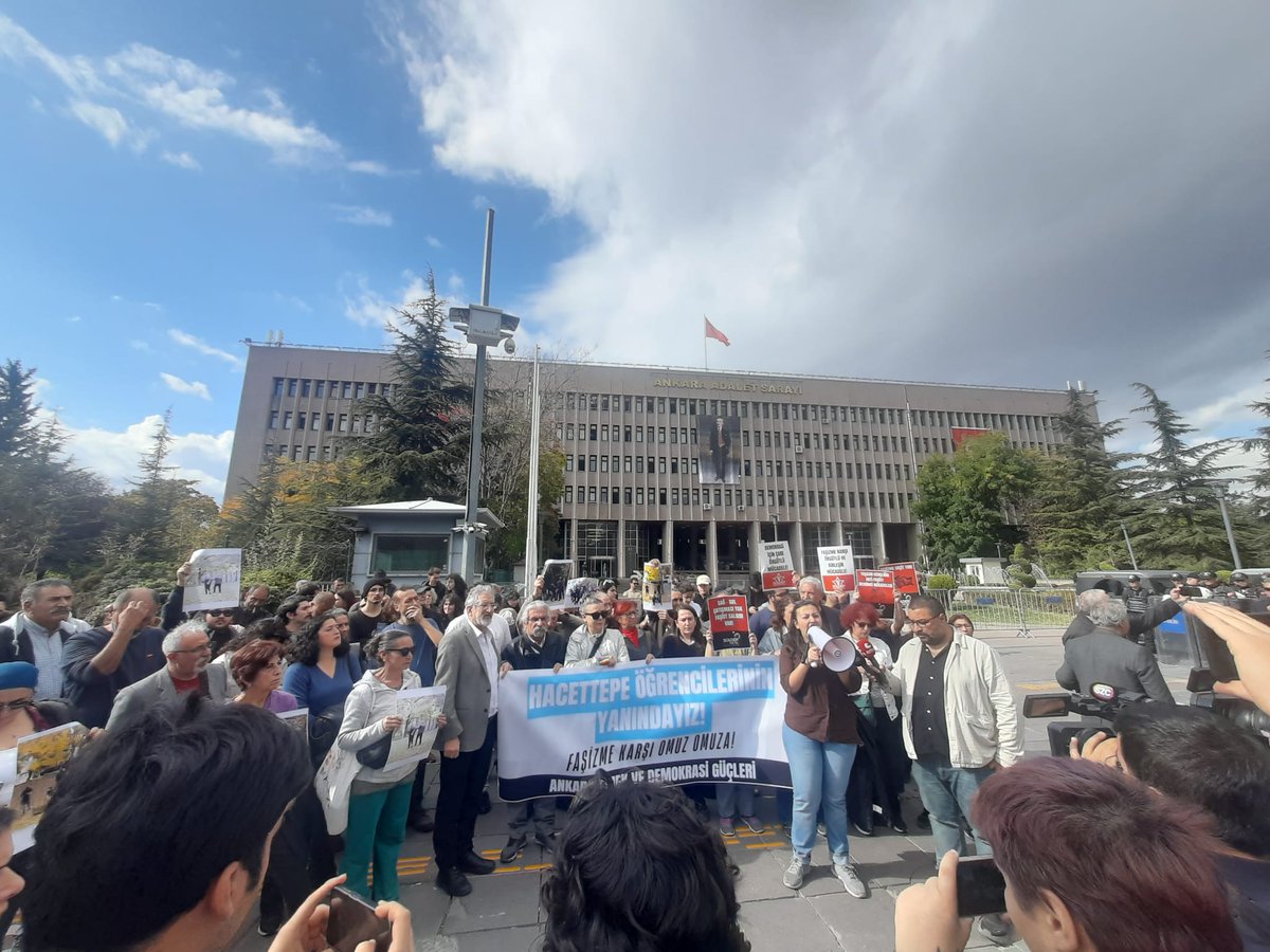 📍 Sıhhiye / Adliye Önü

Eşit, Özgür, Bilimsel eğitim yolunda mücadele veren Hacettepeli öğrencilerin yanındayız! Gözaltılar derhal serbest bırakılsın!

#hacettepeayakta
#hacettepeüniversitesi