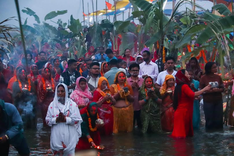 Chhath Parva attracts thousands of pilgrims to the holy town of Janakpur in south-eastern Nepal. But it is celebrated all over Nepal, including Kathmandu, where people from the Terai gather along the banks of rivers, especially the Bagmati, to worship.
#chatthicelebration #Festi