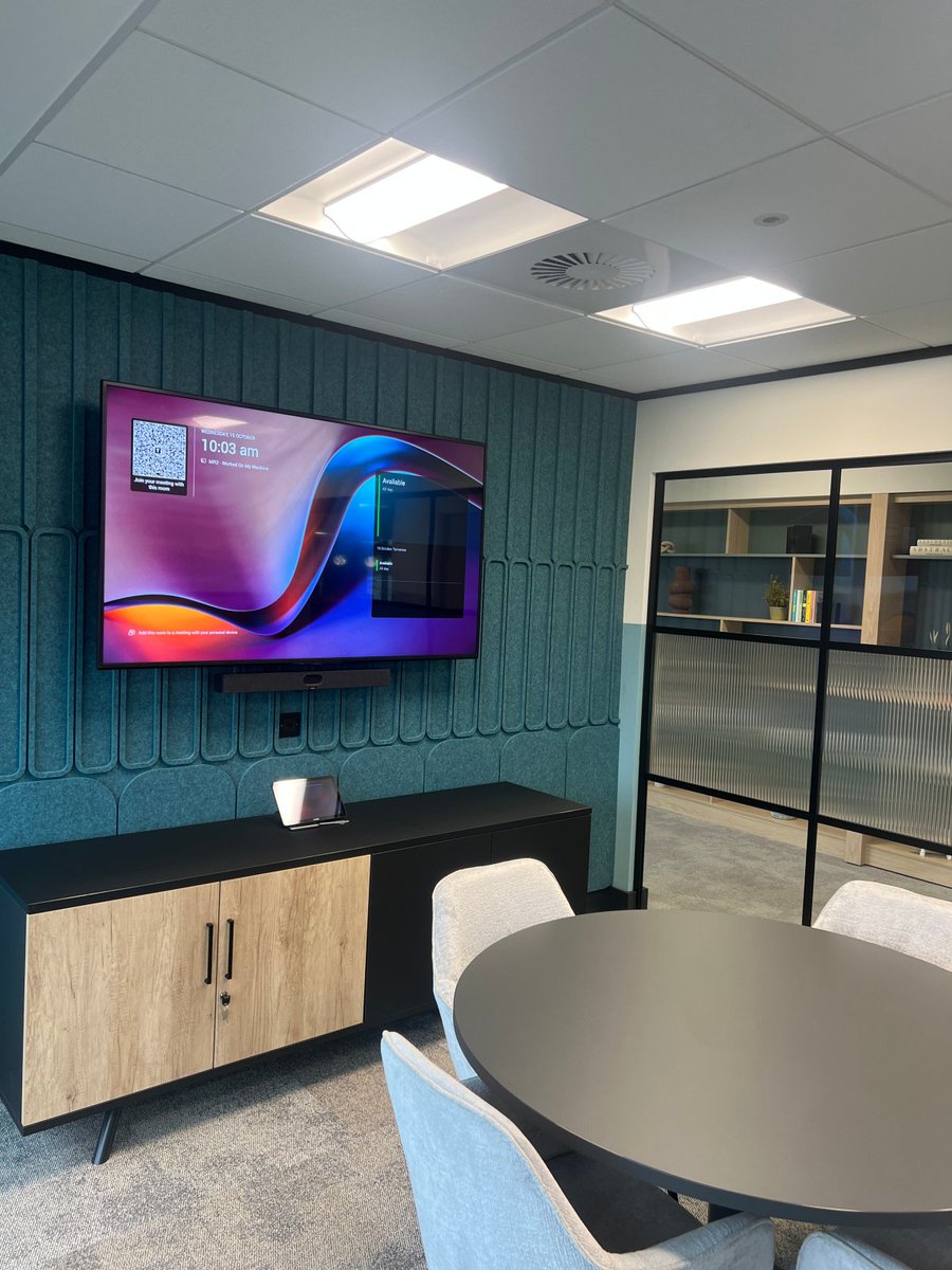 RapidTechToday's tweet image. Sleek, simple &amp;amp; smart 👏
We equipped this meeting room with a Sony display &amp;amp; Yealink Teams system — delivering seamless, plug-and-play collaboration.
✨ Smart tech. Better meetings.
👉 zurl.co/YJRZo 

#AVIntegration #MeetingRoomTech #Yealink #Sony