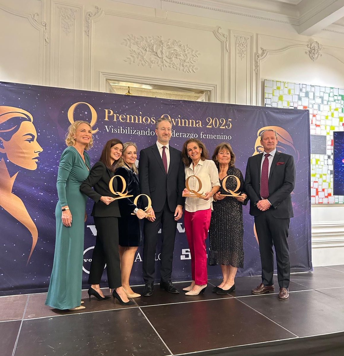 Fue un honor ser el anfitrión de esta Gala de los #PremiosQvinna 2025 de la Cámara de Comercio Hispano-Sueca <a href="/cchsmadrid/">Cámara de Comercio Hispano-Sueca</a>! Enhorabuena a las premiadas @christinasancho, Medora Miranda, Ingela Brandberg y Paula Martínez Rodriguez. <a href="/SecuritasES/">Securitas España</a> <a href="/CNIOStopCancer/">CNIO Stop Cancer</a>