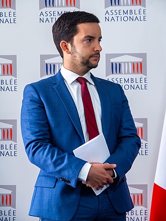 💥 Tensions à l’Assemblée !
Lors du débat sur le budget 2026, le socialiste Philippe Brun (PS) et le député RN Jean-Philippe Tanguy se sont violemment accrochés 😡 : “Il va falloir vous faire soigner !” - “Prenez une camomille !” 🌿
La surtaxe sur les grandes entreprises a