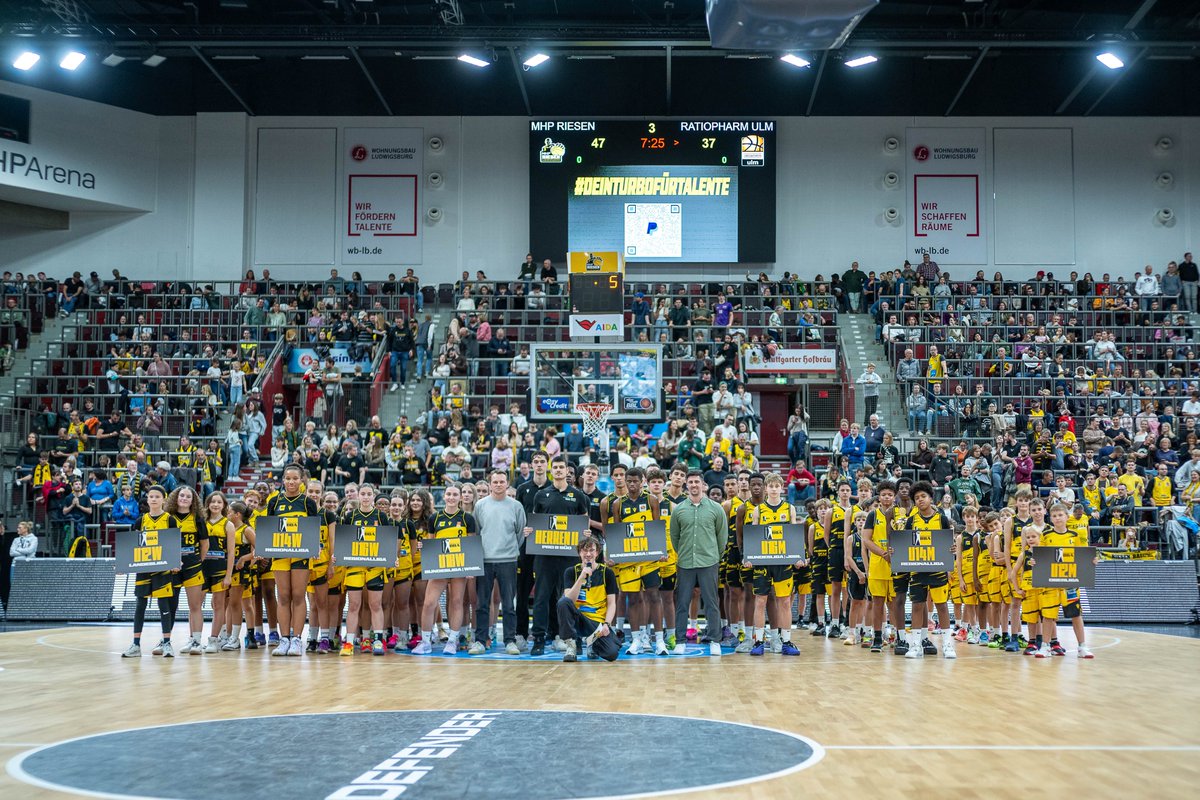 Familienfoto ✅

📸: Sascha Walther | #turbofürtalente