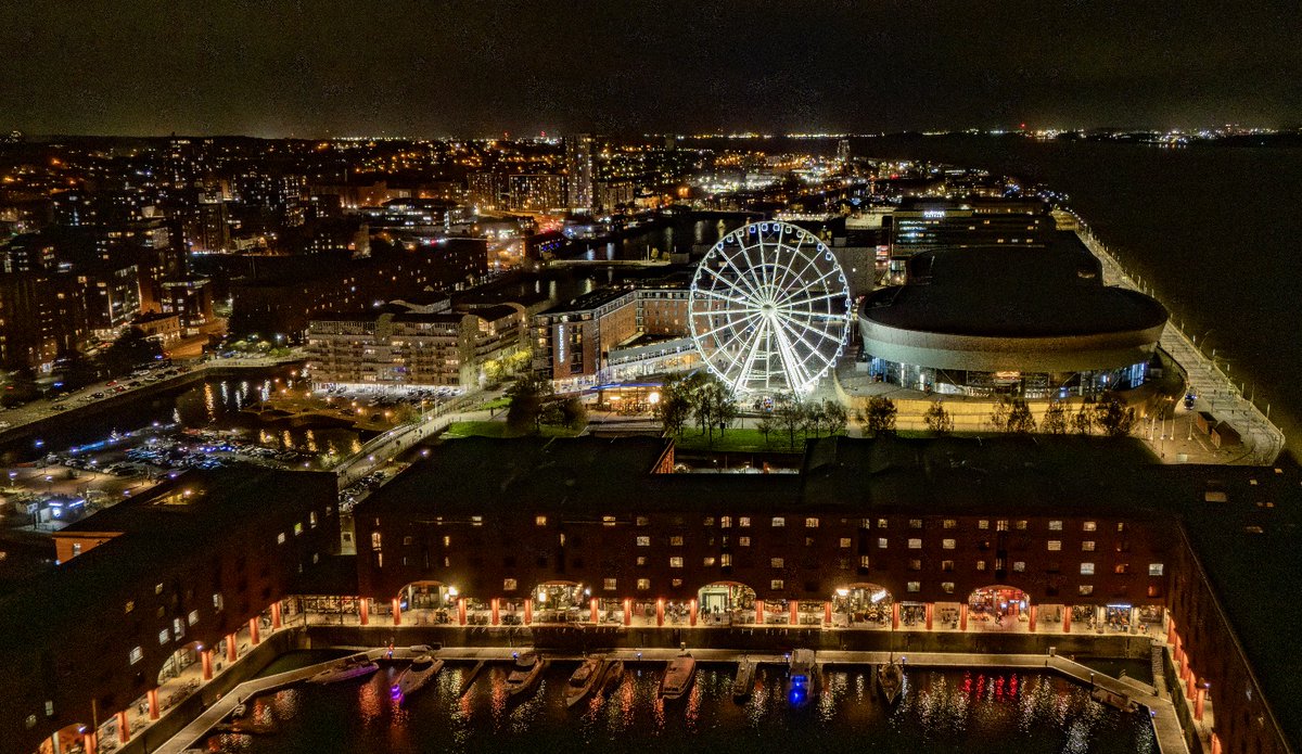 BootleBee's tweet photo. Great photo from last night😍 #Liverpoolwheel https://t.co/G3pLDL6fAa