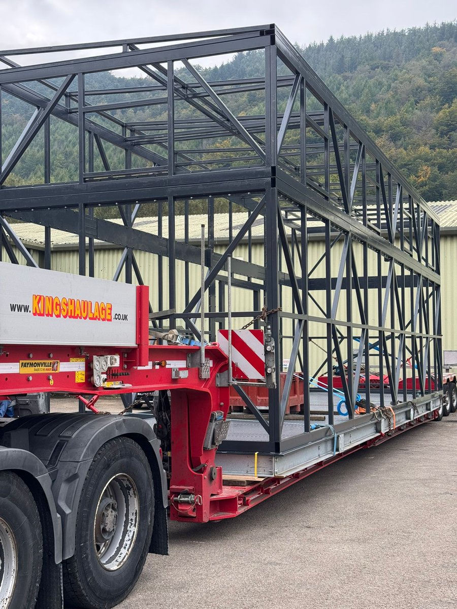 Another Successful Delivery!
Earlier this month, some of our team transported this 4m wide, 12m long steel frame from South Wales to Southampton, where it will soon be fitted out into a plant.
Showcasing once again how the right equipment and teamwork make all the difference 🚛👏